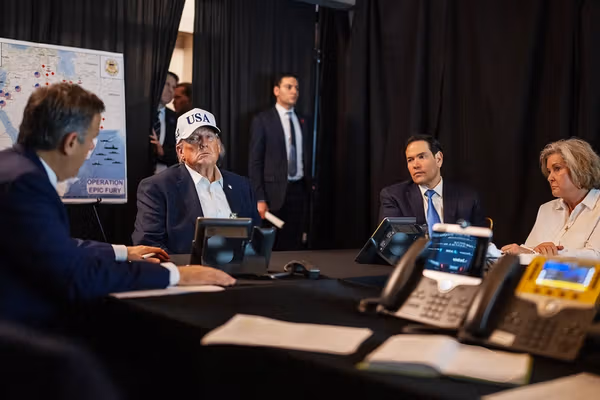 شبح الحرب يلوح مجددًا.. اجتماع أمني لترامب بـ"غرفة العمليات".. وإيران: لن نتراجع قيد أنملة