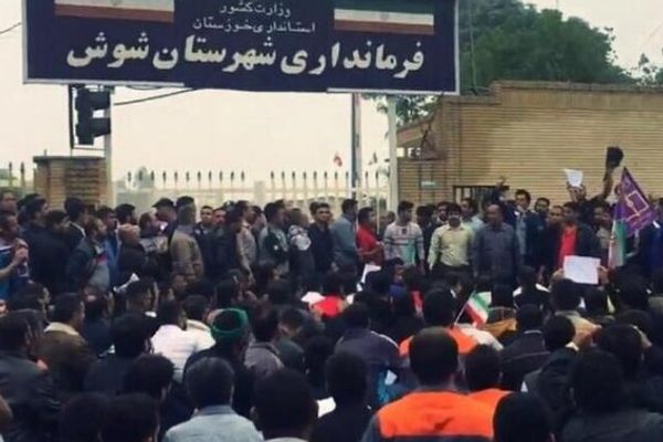 عمال "هفت تبه" المحتجون: حكومة رئيسي "ضد الشعب" وترفع شعارات "كاذبة"