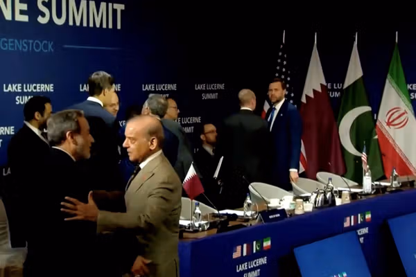 نخستین روز مذاکرات تهران و واشینگتن زیر سایه تنگه هرمز برگزار شد