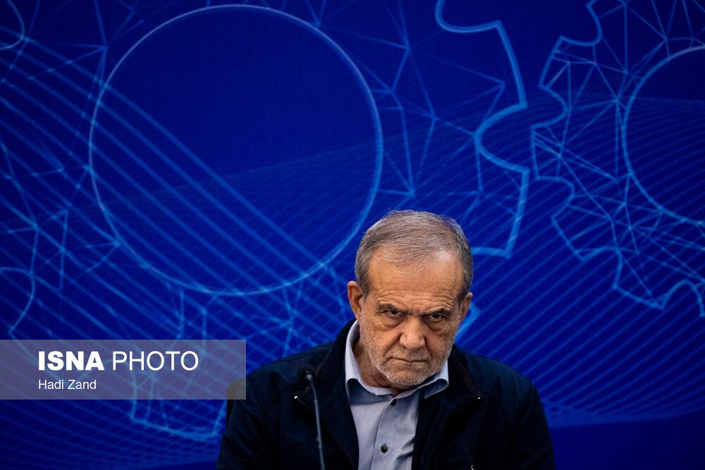 پزشکیان: در جنگ ۱۲ روزه بعضی کشورها که با آن‌ها دوست بودیم و باید کمک می‌کردند، نکردند