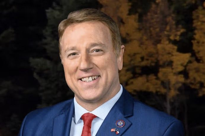 عضو بمجلس النواب الأميركي: الشعب الإيراني يقاتل من أجل الحرية والخلاص بشجاعة استثنائية 