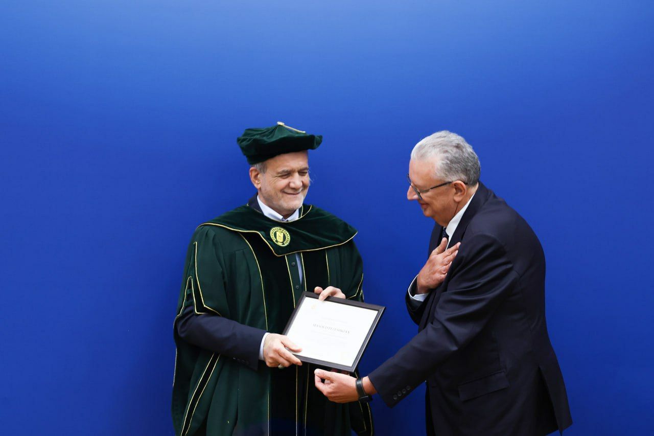 دانشگاه نظربایف قزاقستان به مسعود پزشکیان، دکترای افتخاری اهدا کرد