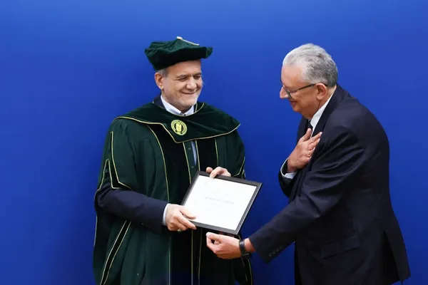 دانشگاه نظربایف قزاقستان به مسعود پزشکیان، دکترای افتخاری اهدا کرد