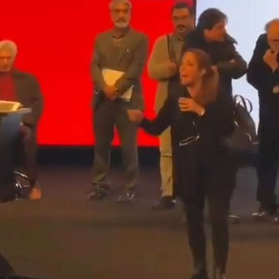 Zeynab Kazempour, who removed her headscarf during the annual assembly of Tehran Construction Engineering Organization on February 17, 2023