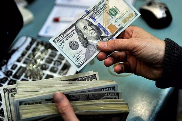 بعد رفض خامنئي التفاوض.. ارتفاع قياسي في سعر الدولار متجاوزا 88 ألف تومان