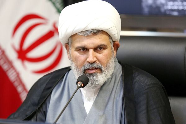 نائب رئيس الحوزات العلمية في إيران: الناس غير راضين عن العُري وعدم ارتداء الحجاب