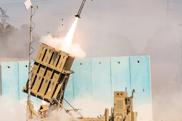 إسرائيل تعزز دفاعاتها الصاروخية بعد تهديدات إيران