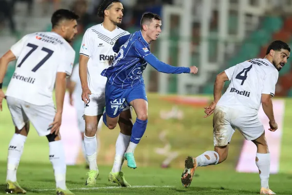 استقلال ۱-۱ ملوان؛ مازیار زارع سه امتیاز را از دست ساپینتو خارج کرد