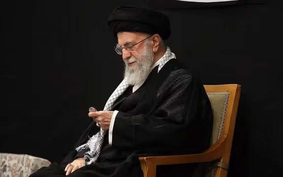 مسؤول إيراني: مراسم تشييع جثمان علي خامنئي ستُقام في النجف وكربلاء بالعراق أيضًا