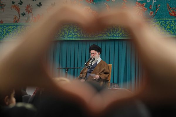 معركة خلافة خامنئي تحتدم في إيران