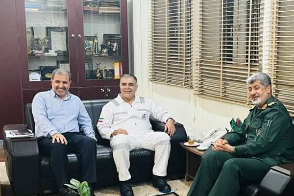 وزير النفط الإيراني يناقش مع الحرس الثوري تأمين حقول النفط وسط تهديدات بهجوم إسرائيلي