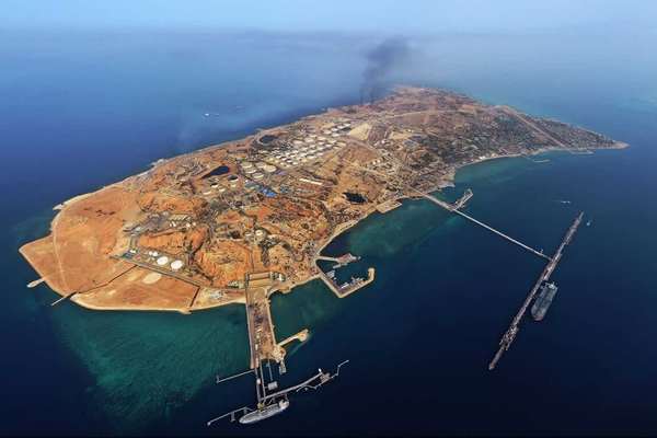 عودة ترامب تهدد صادرات النفط الإيراني