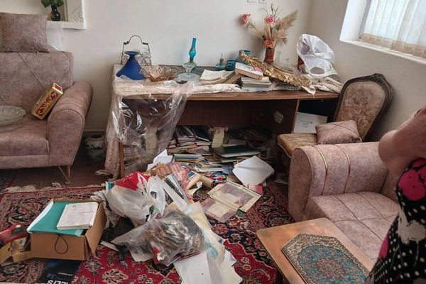 قوات الأمن الإيرانية تقتحم منازل 4 مواطنين بهائيين في يزد وتصادر المتعلقات الشخصية