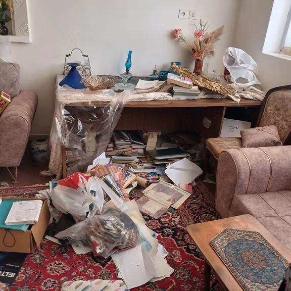 ماموران امنیتی پس از تفتیش خانههای ۴ شهروند بهائی در یزد وسایل شخصی آنها را ضبط کردند