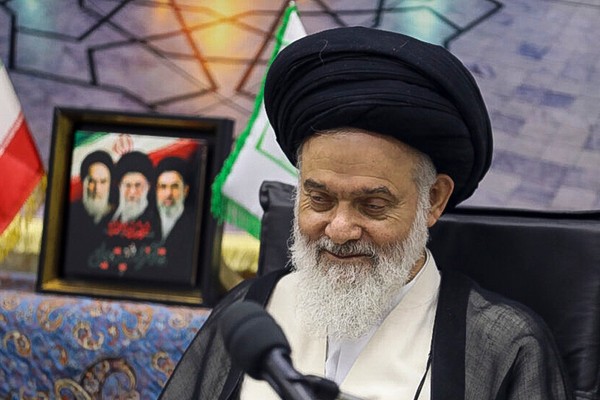 خطيب جمعة "قم": "الانفلات" يجعل الشوارع "غير آمنة للمؤمنين" في إيران