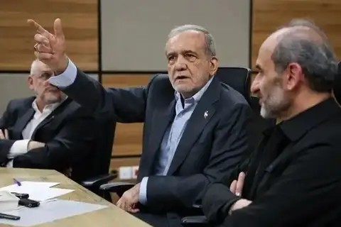حكومة بزشكيان تهاجم التلفزيون الإيراني بعد حذف تصريحاته حول تأييد خامنئي للتفاوض مع أميركا