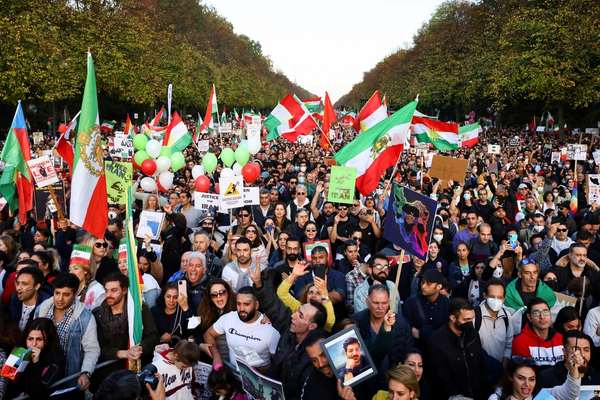 Pundits Say Iran Regime Has No Solutions For Multiple Pressures