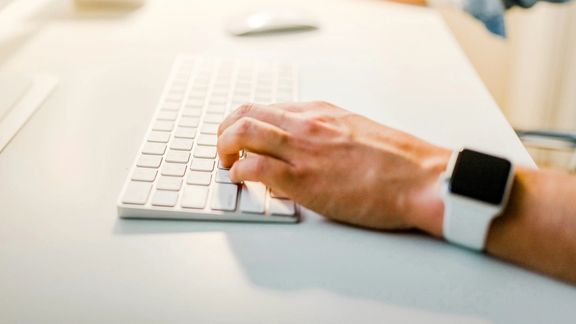 تقرير "واشنطن بوست" عن مساعي الحرس الثوري للهيمنة على الشركات ورواد الأعمال في إيران