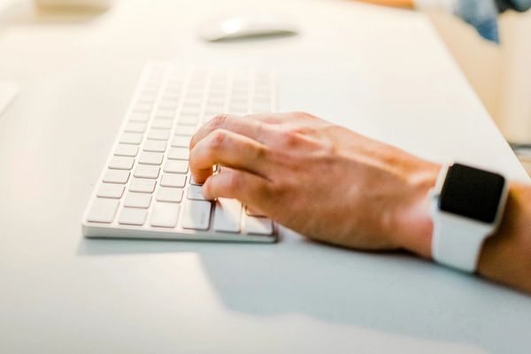 تقرير "واشنطن بوست" عن مساعي الحرس الثوري للهيمنة على الشركات ورواد الأعمال في إيران