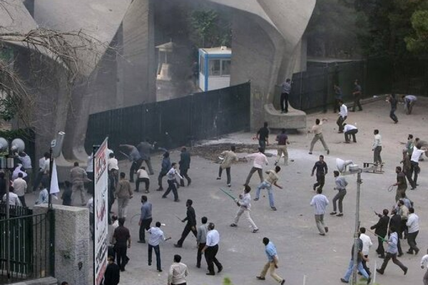 في ذكرى مرور 25 عاما.. وزير إيراني سابق: الهجوم على حرم جامعة طهران كان "وحشيا" وغير مبرر