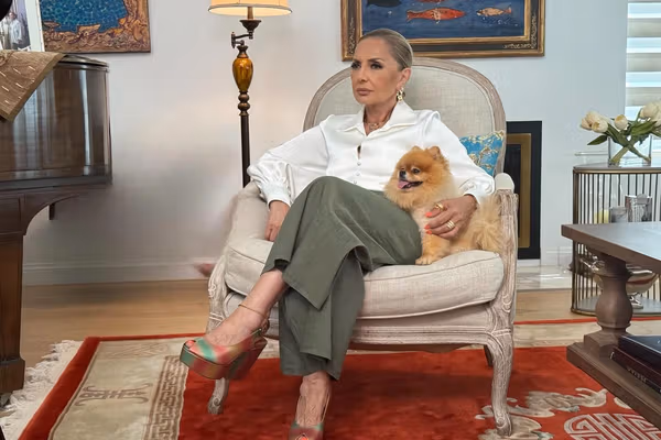 گوگوش: ترجیح میدهم کار هنری را برای روزی بگذارم که جمهوری اسلامی دیگر نباشد