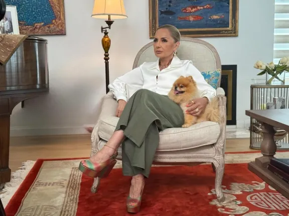 گوگوش: روزی به صحنه بازمیگردم که جمهوری اسلامی دیگر وجود نداشته باشد