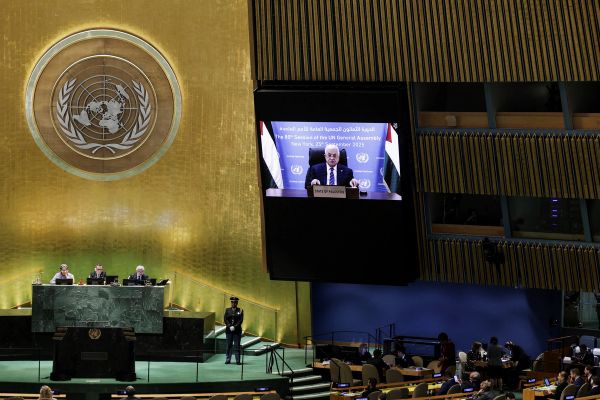 رییس تشکیلات خودگران فلسطین: ما سرزمینهای خود را ترک نخواهیم کرد