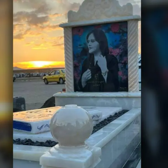 مادر مهسا ژینا امینی در پی ممنوعالخروجی: فریفتگان دنیا با نام ژینا چه میکنند؟