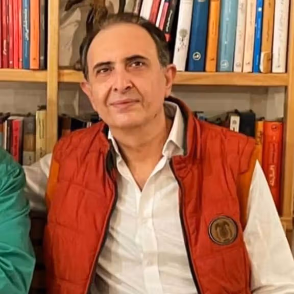 بیژن اشتری، مترجم سرشناس ایرانی درگذشت