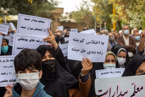 فساد مالی در سازمان آموزش و پرورش استثنایی: مزایای ۴ مدیر معادل ۷ سال حقوق یک معلم