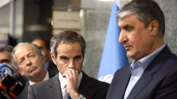 IAEA Director-General Rafael Grossi and the head of Iran's Atomic Energy Organization Mohammad Eslami,Tehran, March 2022.