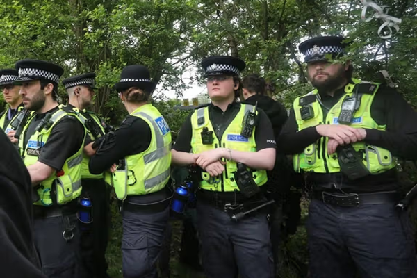 عضو بمجلس العموم البريطاني يطالب بالتصدي لعناصر النظام الإيراني في بريطانيا