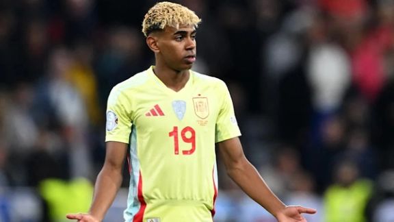 اولین حاشیه پس از ۱۸ سالگی؛ جنجال لامین یامال با استخدام افراد کوتاهقامت برای جشن تولد