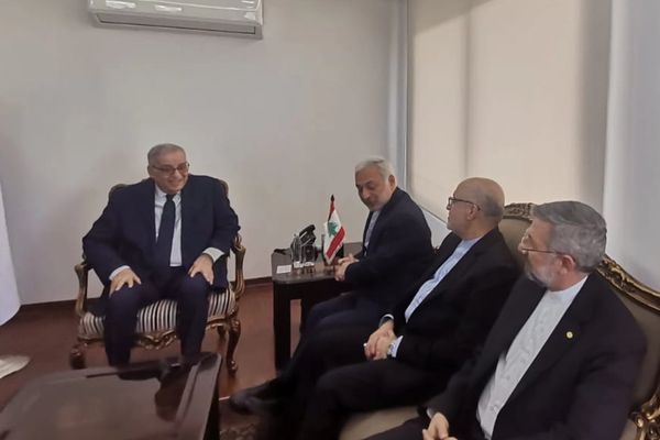 طهران تتفاوض مع مسؤولين لبنانيين لإجلاء إيرانيين عالقين في سوريا