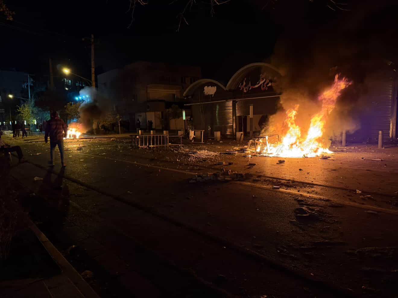 أميركا تشدّد الخناق على  إيران.. عقوبات على 25 شخصية وكيانًا ومجلس الأمن يفتح ملف طهران