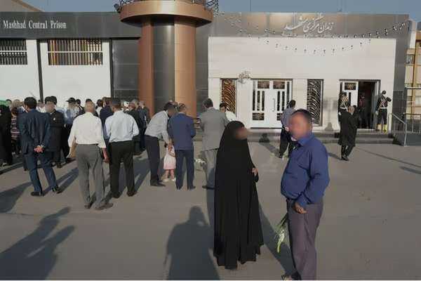 اعتُقلن خلال الاحتجاجات.. احتجاز 30 امرأة وسط ظروف مأساوية بسجن وكيل آباد في "مشهد" بإيران