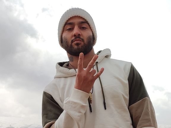 وکیل توماج صالحی: خبر صدور حکم حبس برای توماج کذب است، هنوز حکمی صادر نشده