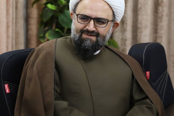 مقام حوزه علمیه: باید مثل سفارت آمریکا، لانههای نفوذ فرهنگی دشمن را تسخیر کنیم
