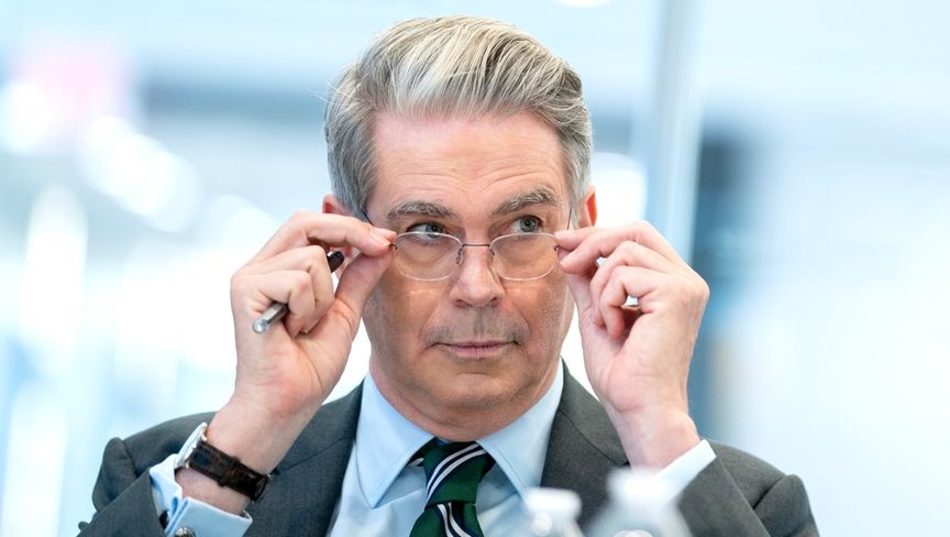 الولايات المتحدة تطلب تعاون البنوك في تنفيذ سياسة "الضغط الأقصى" على إيران