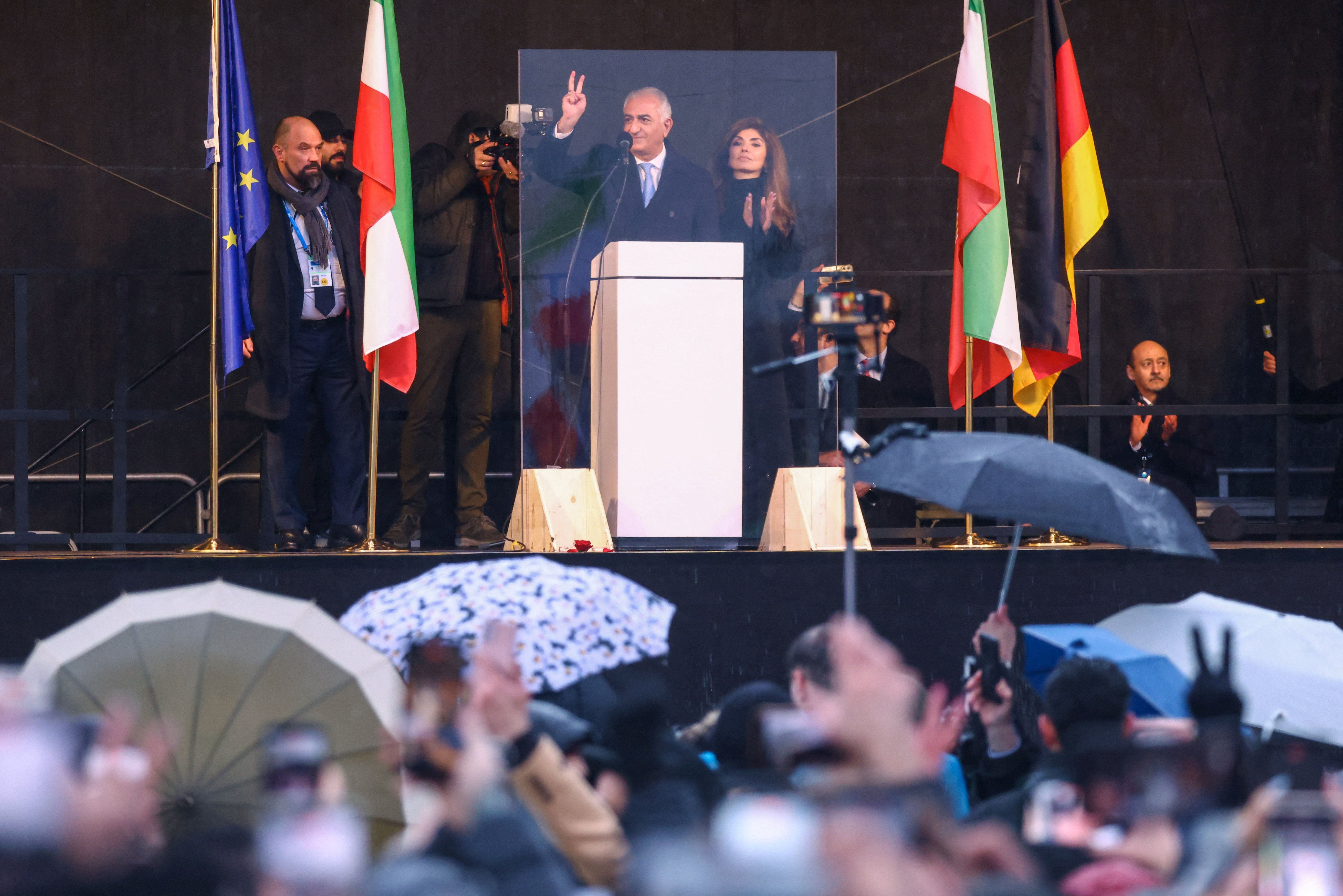 Pahlavi urges mass turnout for 40th-day ceremonies of slain protesters