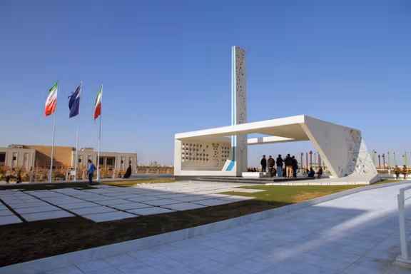 مقبره کشتهشدگان بینام و نشان جنگ ایران و عراق در دانشگاه هنر و معماری