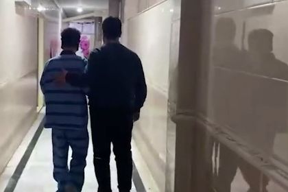 نمایی از یک ویدیو که با شرح «انتقال متهمان به جلسه بازپرسی» منتشر شده است