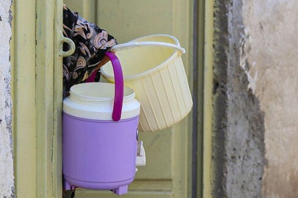 مع تفاقم نقص المياه والكهرباء.. إيرانيون: "نحن لا نعيش.. بل فقط على قيد الحياة"