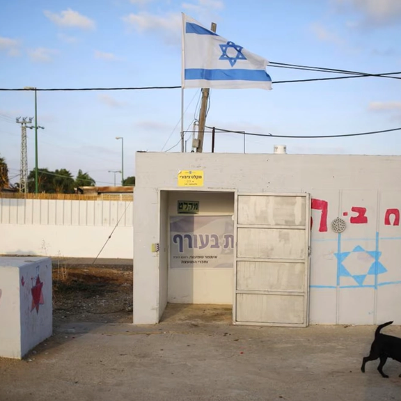 فتح ملاجئ مدينة ديمونا في إسرائيل تحسبًا لهجوم إيراني