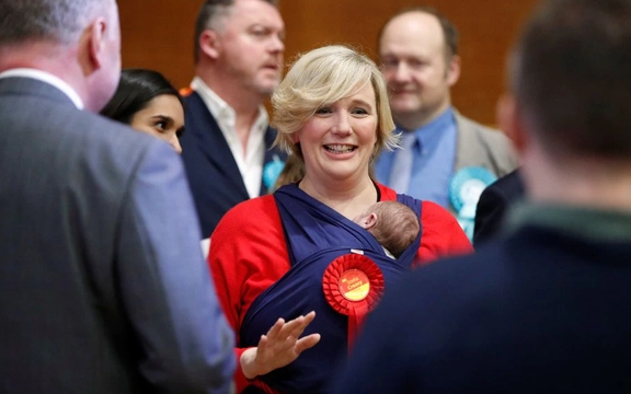 حکم کمیته پارلمان بریتانیا علیه آوردن نوزاد به پارلمان در زمان مذاکرات