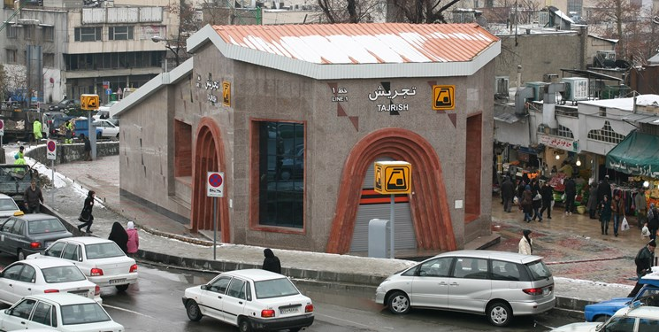 تتضمن صور "قادة المقاومة".. جدل حول إنشاء "غرفة التوبة" في مترو طهران 