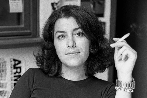 فنانة إيرانية مرموقة ترفض جائزة فرنسية بسبب "النفاق" تجاه إيران