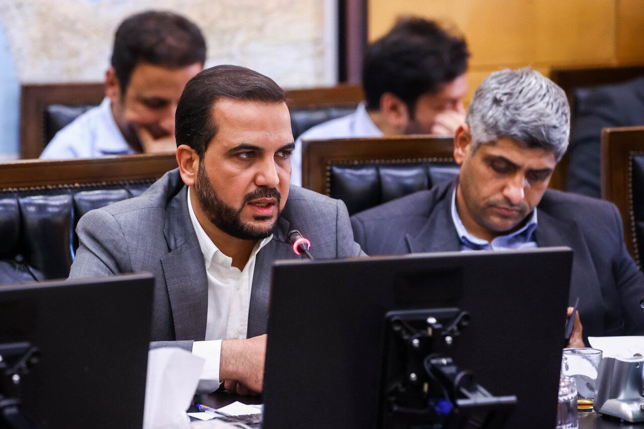 برلماني إيراني: المسؤولون ينتمون للطبقة العليا ولا يشعرون بمعاناة الشعب