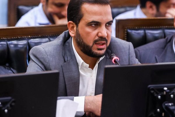 برلماني إيراني: المسؤولون ينتمون للطبقة العليا ولا يشعرون بمعاناة الشعب