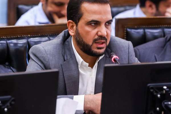 عضو هیئت رییسه مجلس: طبقه برخی مسئولان جابهجا شده و درد مردم را نمیفهمند